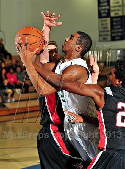 Thumbnail 2 in De La Salle vs. Harvard-Westlake (MaxPreps Holiday Classic) photogallery.