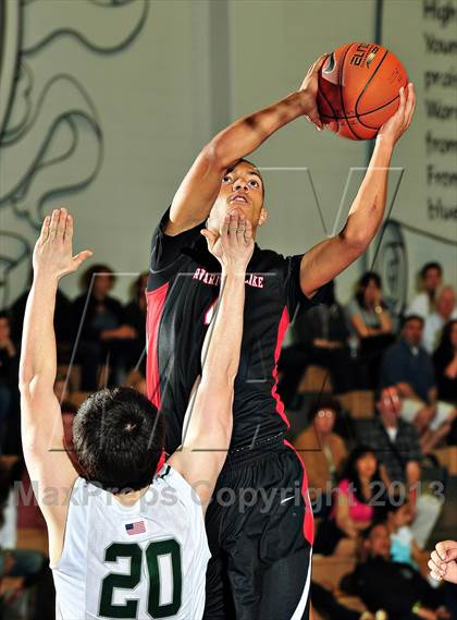 Thumbnail 2 in De La Salle vs. Harvard-Westlake (MaxPreps Holiday Classic) photogallery.