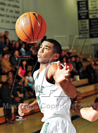 Thumbnail 1 in De La Salle vs. Harvard-Westlake (MaxPreps Holiday Classic) photogallery.