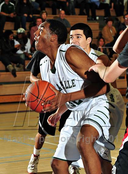Thumbnail 1 in De La Salle vs. Harvard-Westlake (MaxPreps Holiday Classic) photogallery.