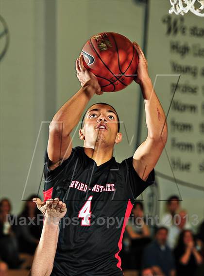 Thumbnail 3 in De La Salle vs. Harvard-Westlake (MaxPreps Holiday Classic) photogallery.