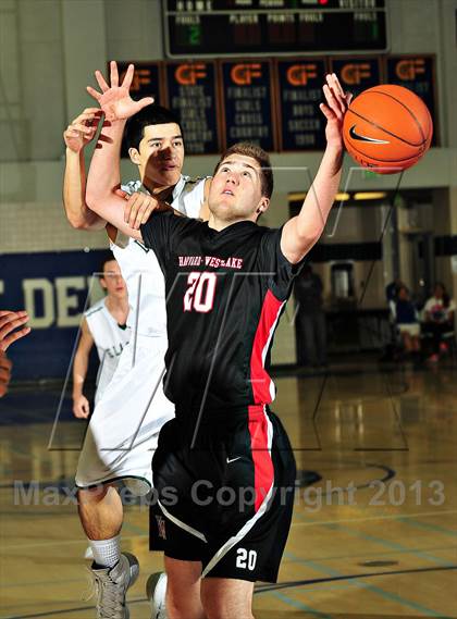 Thumbnail 1 in De La Salle vs. Harvard-Westlake (MaxPreps Holiday Classic) photogallery.