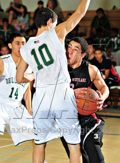 Thumbnail 2 in De La Salle vs. Harvard-Westlake (MaxPreps Holiday Classic) photogallery.