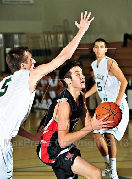 Thumbnail 1 in De La Salle vs. Harvard-Westlake (MaxPreps Holiday Classic) photogallery.