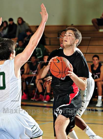 Thumbnail 3 in De La Salle vs. Harvard-Westlake (MaxPreps Holiday Classic) photogallery.