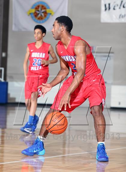 Thumbnail 2 in Hillcrest vs. Duncanville (McDonald's Texas Invitational) photogallery.