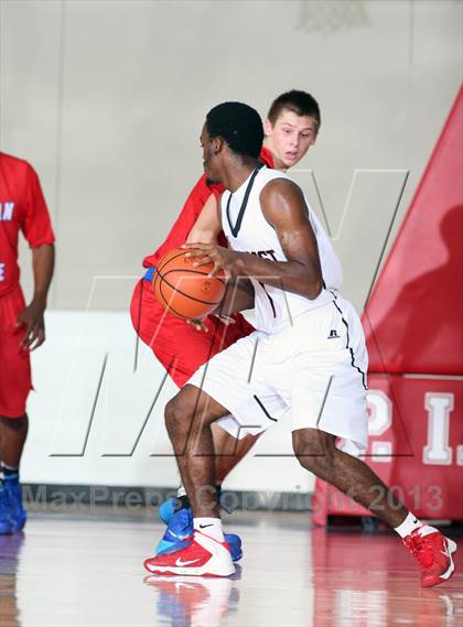 Thumbnail 2 in Hillcrest vs. Duncanville (McDonald's Texas Invitational) photogallery.