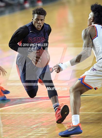 Thumbnail 1 in Wilson vs. Rainier Beach (WIAA 3A Quarterfinal)  photogallery.