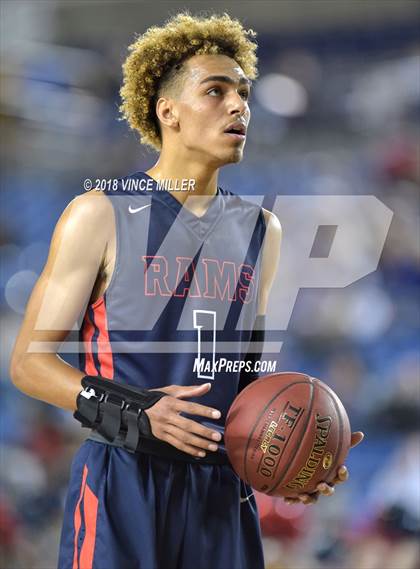 Thumbnail 1 in Wilson vs. Rainier Beach (WIAA 3A Quarterfinal)  photogallery.