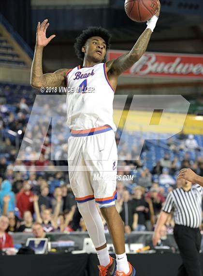 Thumbnail 2 in Wilson vs. Rainier Beach (WIAA 3A Quarterfinal)  photogallery.
