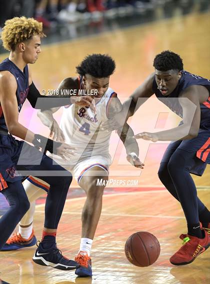 Thumbnail 1 in Wilson vs. Rainier Beach (WIAA 3A Quarterfinal)  photogallery.