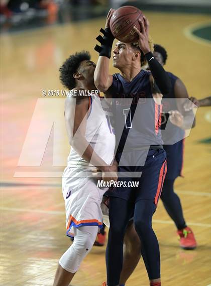 Thumbnail 2 in Wilson vs. Rainier Beach (WIAA 3A Quarterfinal)  photogallery.