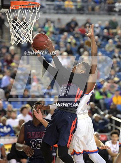 Thumbnail 3 in Wilson vs. Rainier Beach (WIAA 3A Quarterfinal)  photogallery.