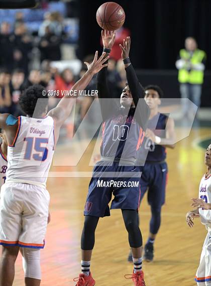 Thumbnail 3 in Wilson vs. Rainier Beach (WIAA 3A Quarterfinal)  photogallery.