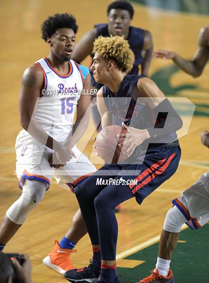 Thumbnail 1 in Wilson vs. Rainier Beach (WIAA 3A Quarterfinal)  photogallery.