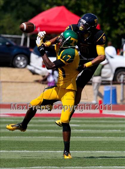 Thumbnail 1 in Taft vs. Friendship Collegiate (Skyline Chili Crosstown Showdown) photogallery.