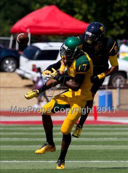 Thumbnail 2 in Taft vs. Friendship Collegiate (Skyline Chili Crosstown Showdown) photogallery.