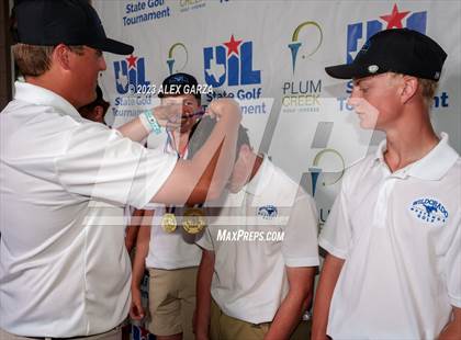 Thumbnail 3 in UIL 1A Boys Golf Finals Awards photogallery.