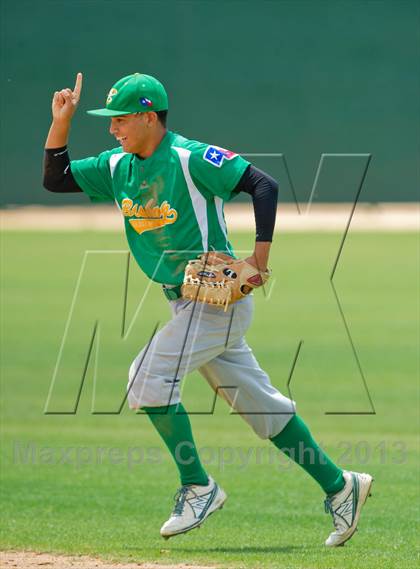 Thumbnail 1 in Bishop vs. Dilley (UIL 2A Region IV Area Playoff) photogallery.