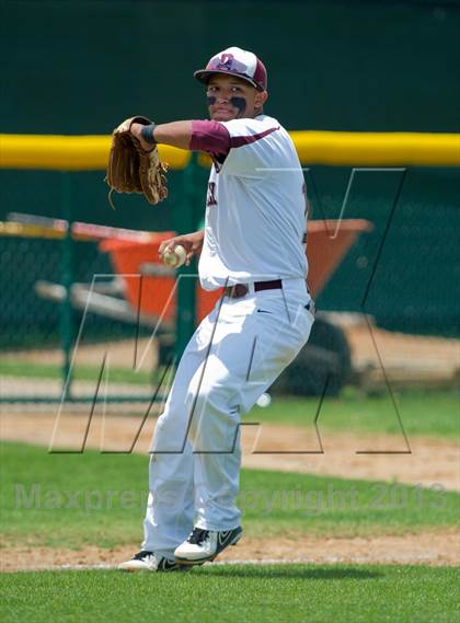 Thumbnail 1 in Bishop vs. Dilley (UIL 2A Region IV Area Playoff) photogallery.