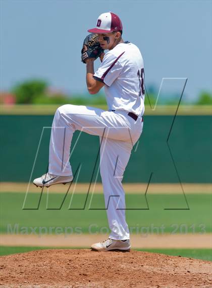 Thumbnail 2 in Bishop vs. Dilley (UIL 2A Region IV Area Playoff) photogallery.
