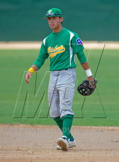 Thumbnail 2 in Bishop vs. Dilley (UIL 2A Region IV Area Playoff) photogallery.