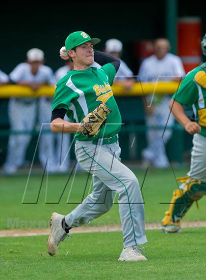 Thumbnail 2 in Bishop vs. Dilley (UIL 2A Region IV Area Playoff) photogallery.