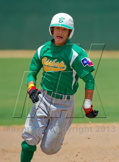 Thumbnail 2 in Bishop vs. Dilley (UIL 2A Region IV Area Playoff) photogallery.