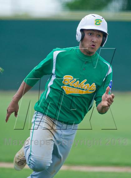 Thumbnail 2 in Bishop vs. Dilley (UIL 2A Region IV Area Playoff) photogallery.