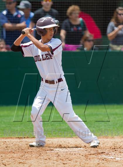 Thumbnail 2 in Bishop vs. Dilley (UIL 2A Region IV Area Playoff) photogallery.