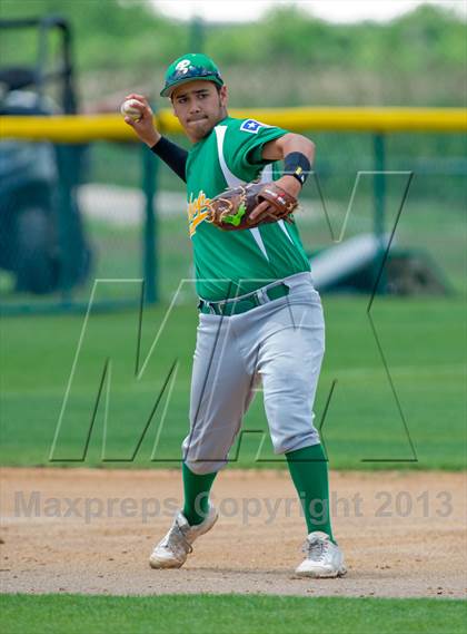 Thumbnail 3 in Bishop vs. Dilley (UIL 2A Region IV Area Playoff) photogallery.