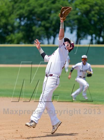 Thumbnail 3 in Bishop vs. Dilley (UIL 2A Region IV Area Playoff) photogallery.