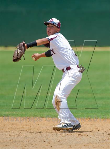 Thumbnail 2 in Bishop vs. Dilley (UIL 2A Region IV Area Playoff) photogallery.