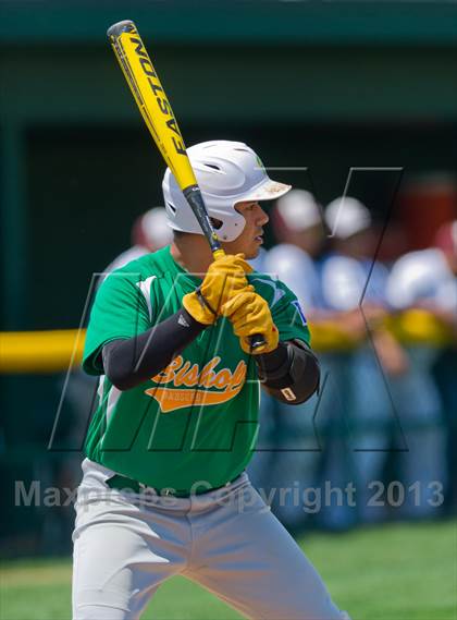 Thumbnail 2 in Bishop vs. Dilley (UIL 2A Region IV Area Playoff) photogallery.