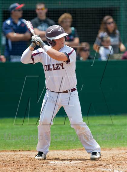 Thumbnail 3 in Bishop vs. Dilley (UIL 2A Region IV Area Playoff) photogallery.