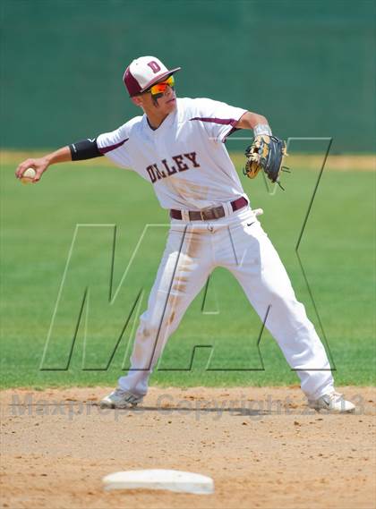 Thumbnail 3 in Bishop vs. Dilley (UIL 2A Region IV Area Playoff) photogallery.