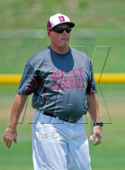 Thumbnail 2 in Bishop vs. Dilley (UIL 2A Region IV Area Playoff) photogallery.