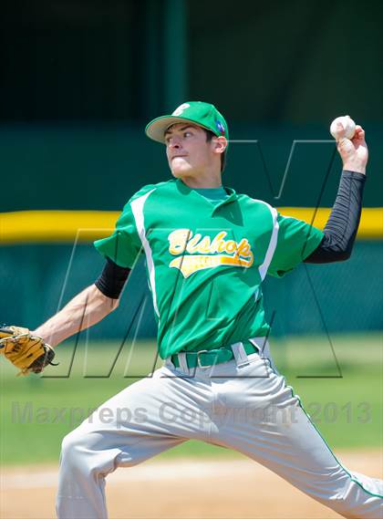 Thumbnail 2 in Bishop vs. Dilley (UIL 2A Region IV Area Playoff) photogallery.