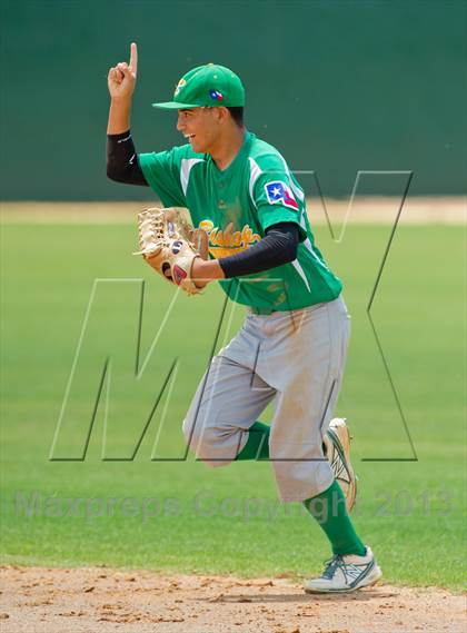 Thumbnail 2 in Bishop vs. Dilley (UIL 2A Region IV Area Playoff) photogallery.