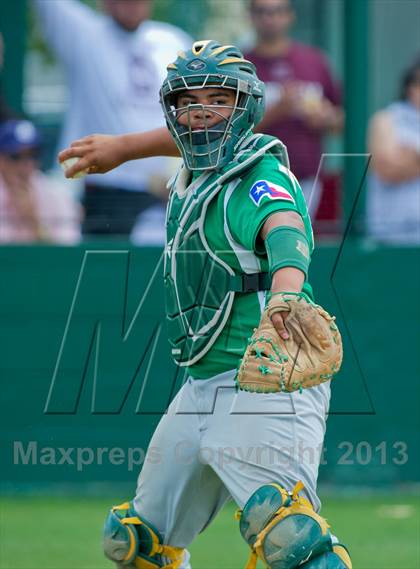 Thumbnail 2 in Bishop vs. Dilley (UIL 2A Region IV Area Playoff) photogallery.