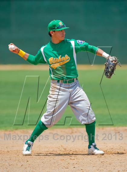Thumbnail 2 in Bishop vs. Dilley (UIL 2A Region IV Area Playoff) photogallery.