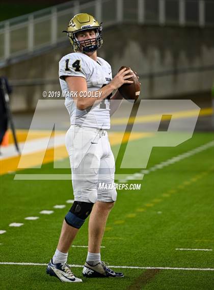 Thumbnail 3 in Klein Collins vs. Dallas Jesuit (UIL 6A Regional Semifinal) photogallery.