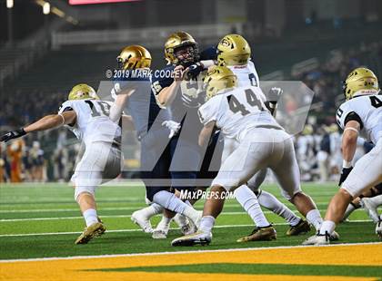 Thumbnail 1 in Klein Collins vs. Dallas Jesuit (UIL 6A Regional Semifinal) photogallery.