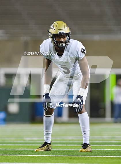 Thumbnail 3 in Klein Collins vs. Dallas Jesuit (UIL 6A Regional Semifinal) photogallery.
