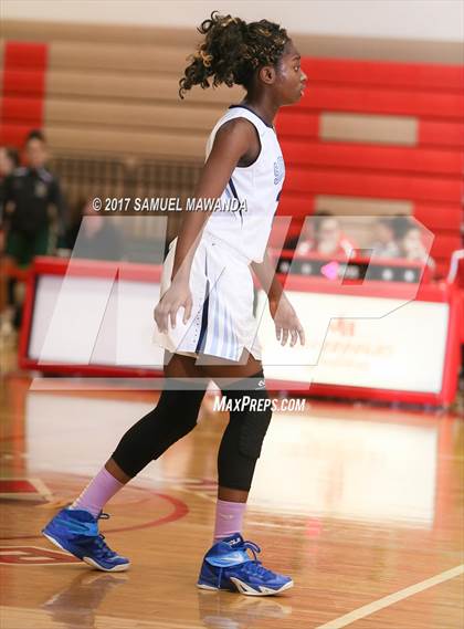 Thumbnail 2 in Cleveland vs. Saugus (West Coast Holiday Classic) photogallery.