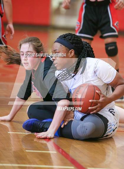 Thumbnail 2 in Cleveland vs. Saugus (West Coast Holiday Classic) photogallery.