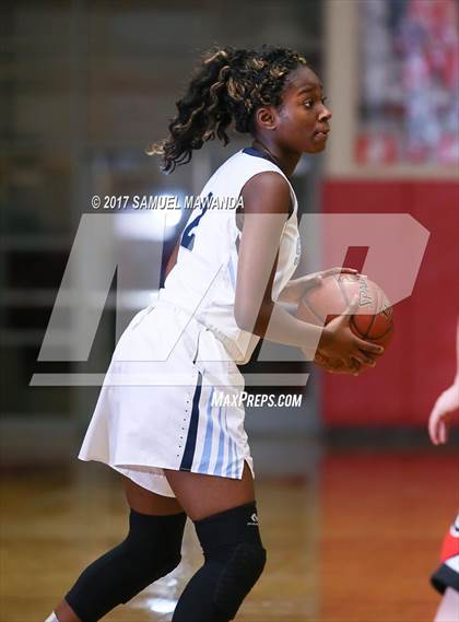 Thumbnail 3 in Cleveland vs. Saugus (West Coast Holiday Classic) photogallery.