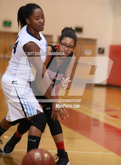 Thumbnail 2 in Cleveland vs. Saugus (West Coast Holiday Classic) photogallery.