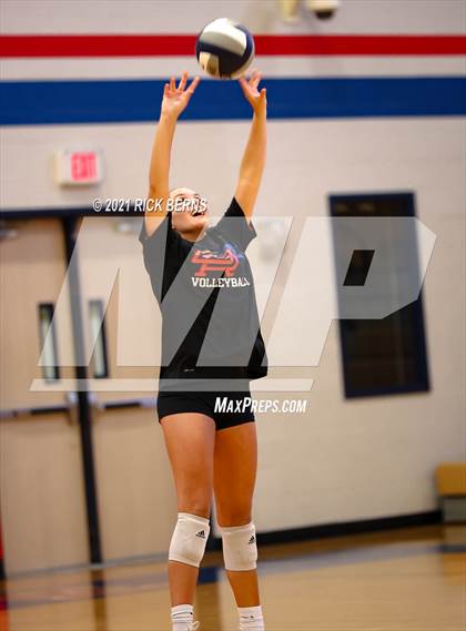 Thumbnail 3 in Oak Ridge vs. Cypress Ranch photogallery.