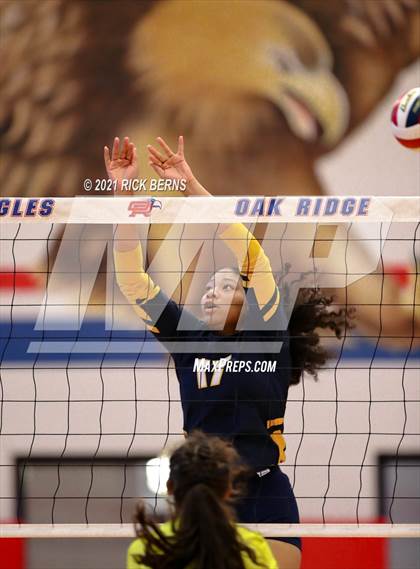 Thumbnail 1 in Oak Ridge vs. Cypress Ranch photogallery.
